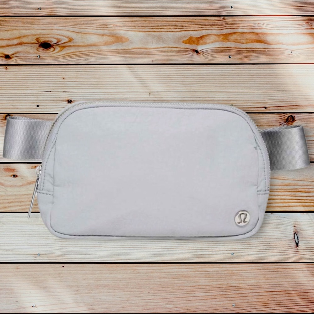 Lululemon Everywhere Belt Bag